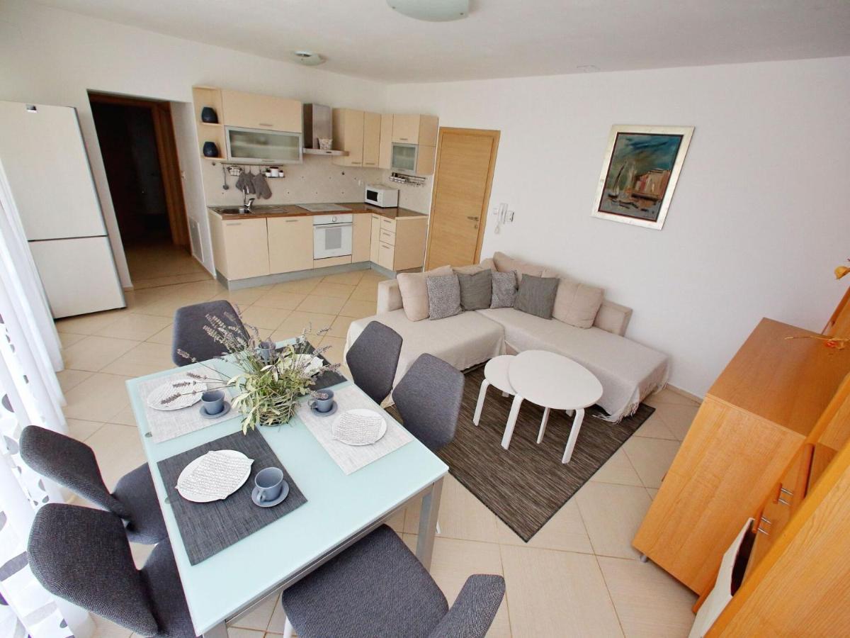 Sun-Kissed Apartment In Bibinje With Garden Camera foto