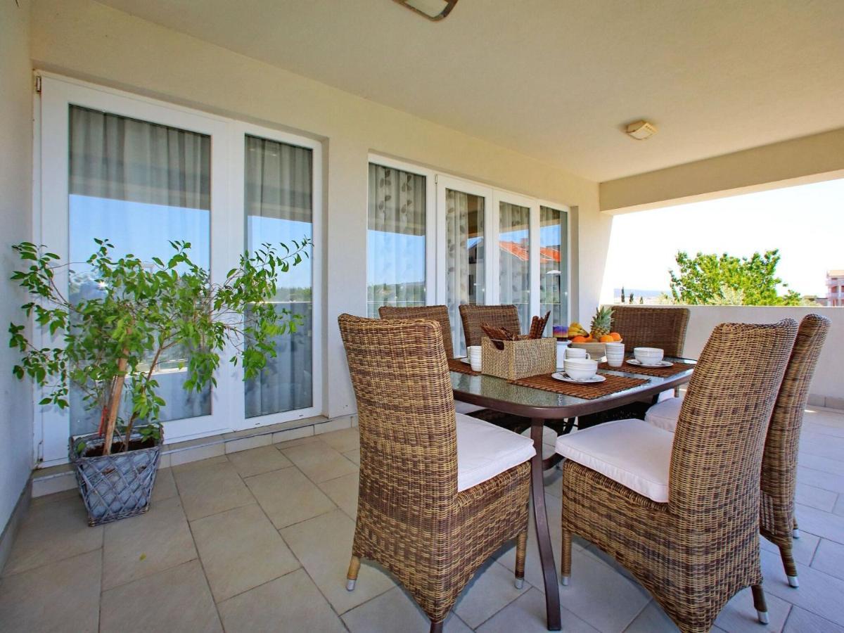Sun-Kissed Apartment In Bibinje With Garden Camera foto